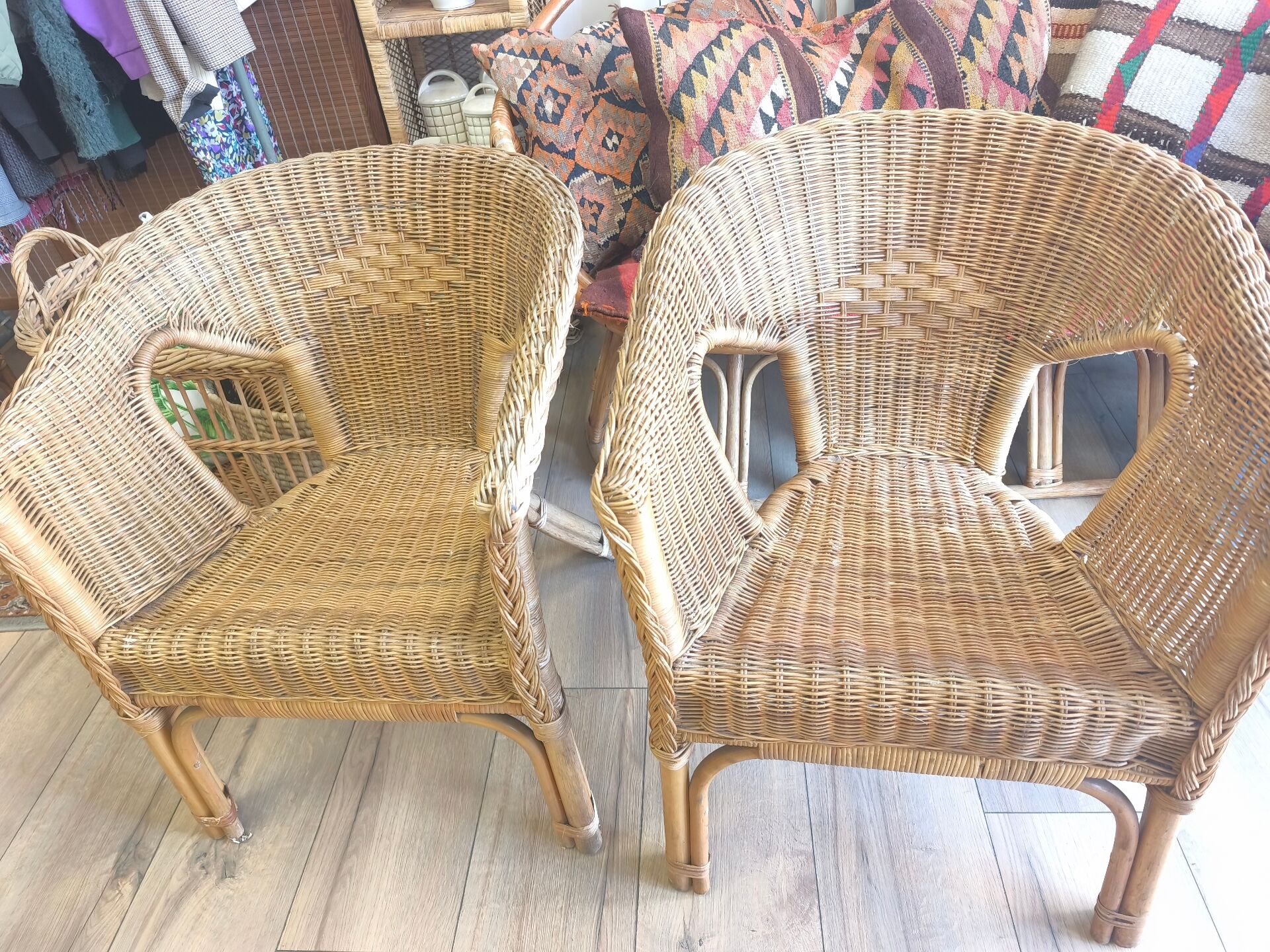 Pair of wicker armchairs