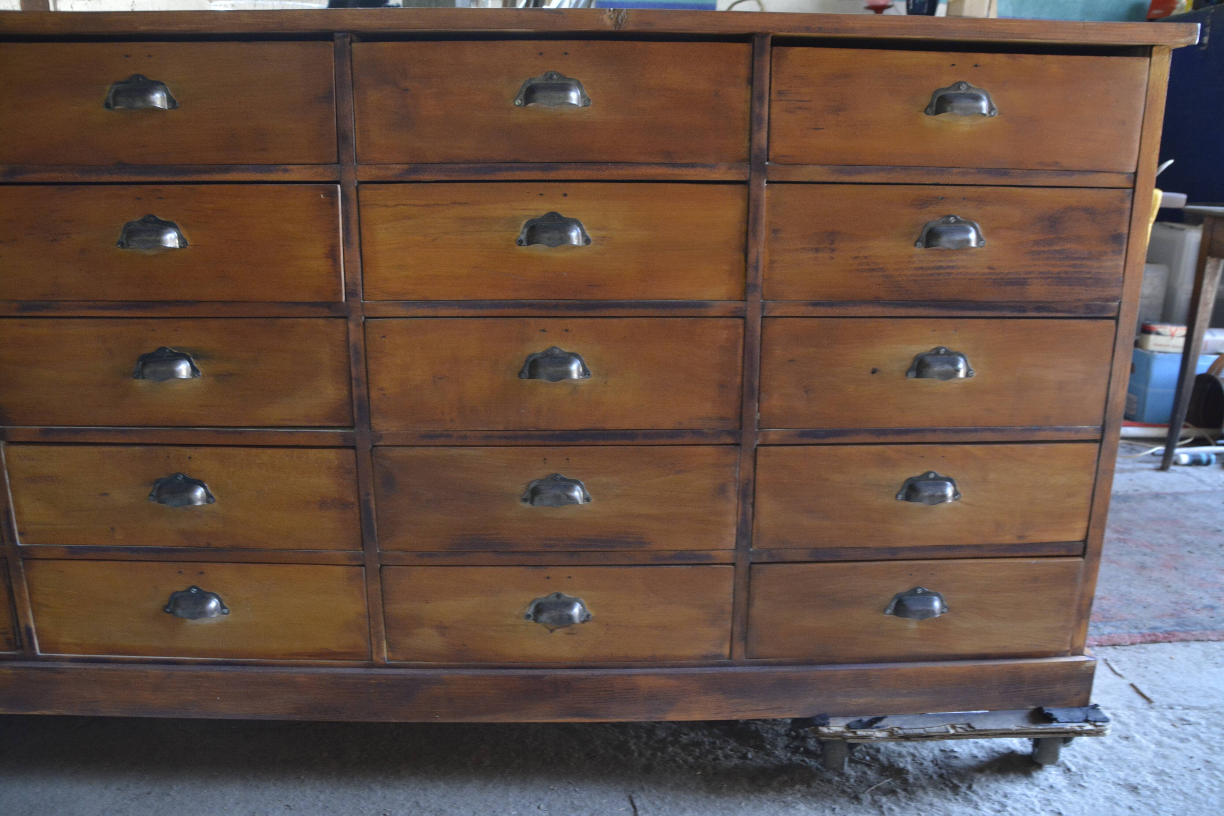 Trade cabinet with drawers