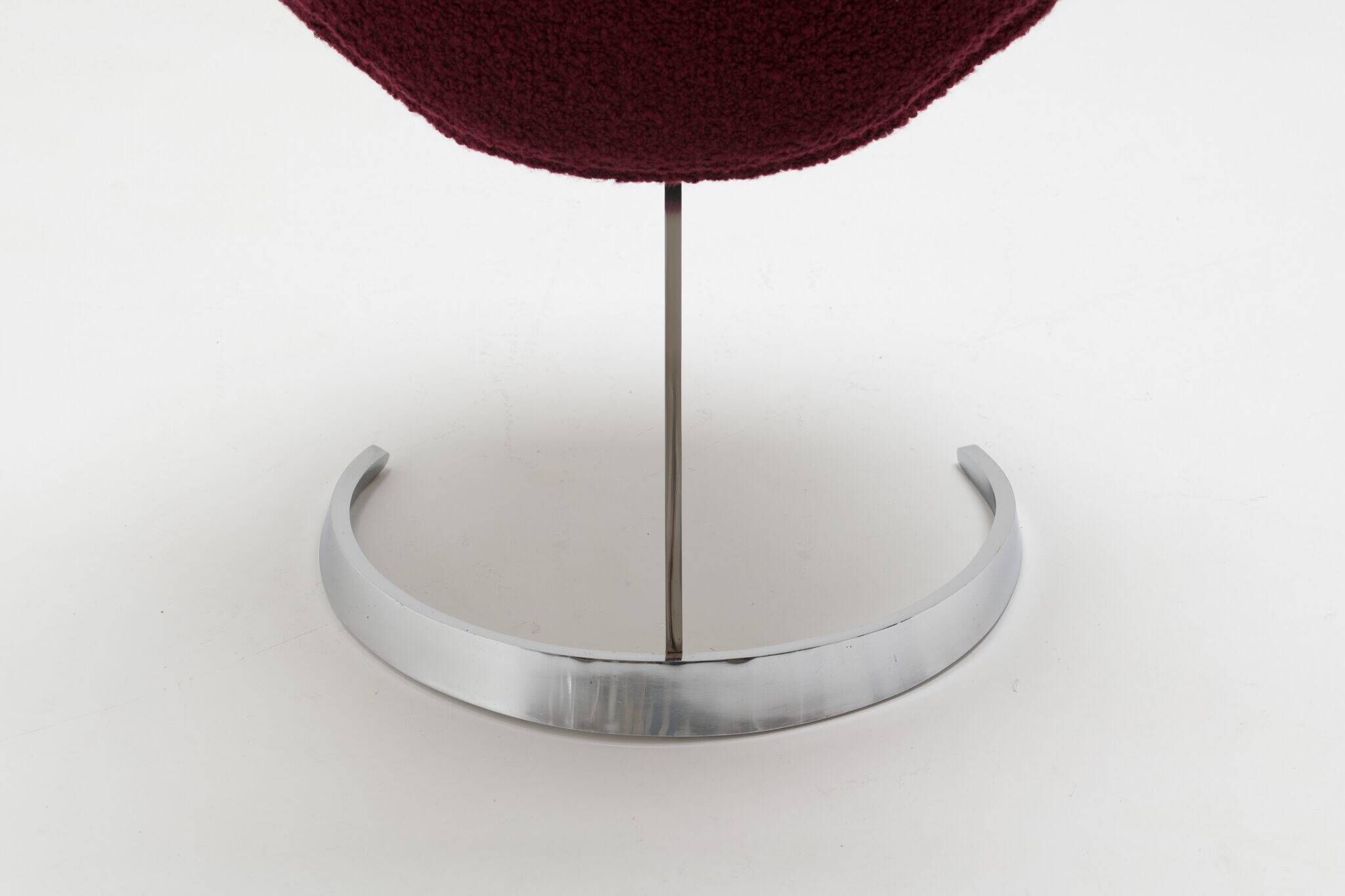 Sculptural "Scimitar" dining set in burgundy bouclé - Boris Tabacoff