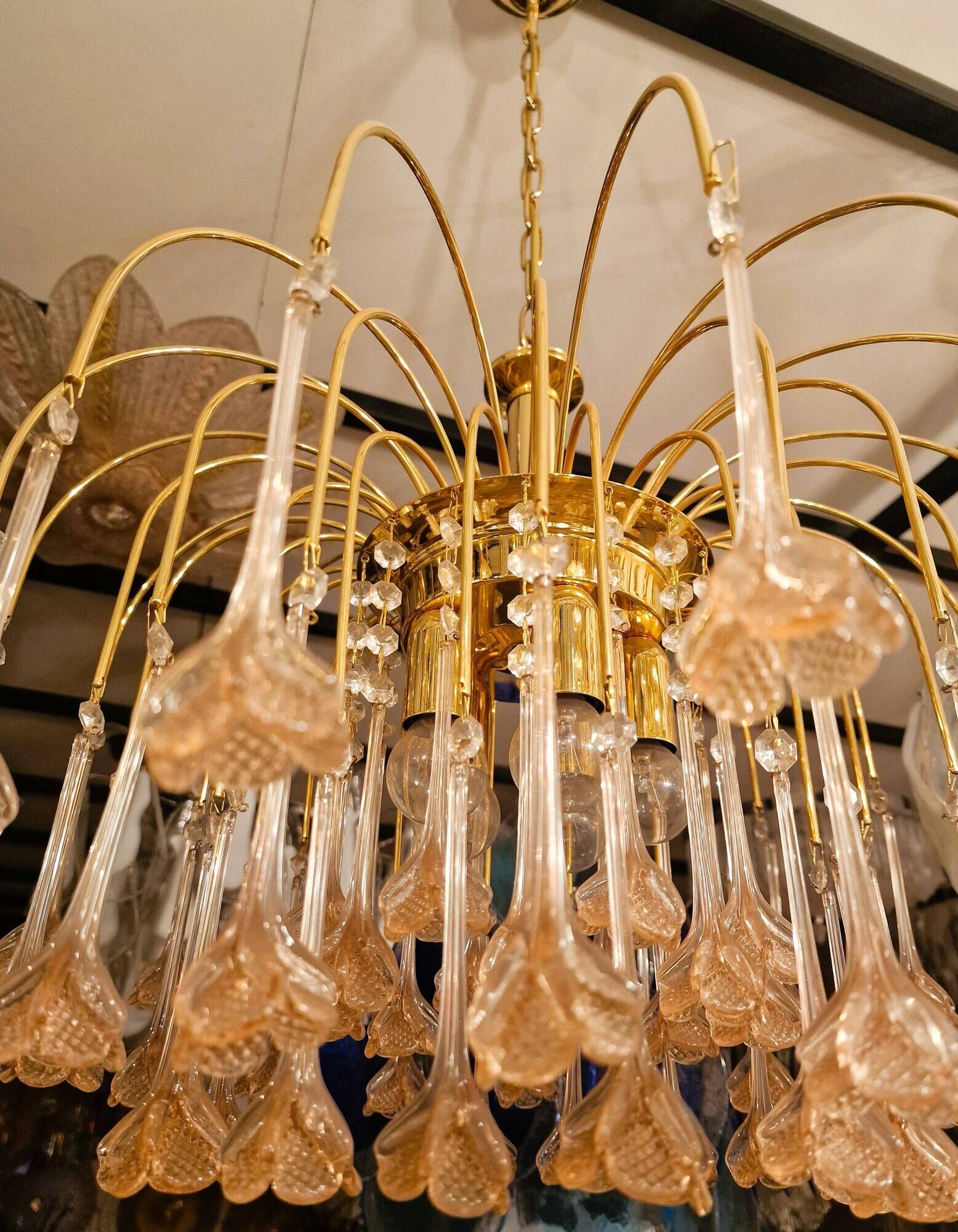 Vintage chandelier rain gold with handmade Murano glass pink flowers.