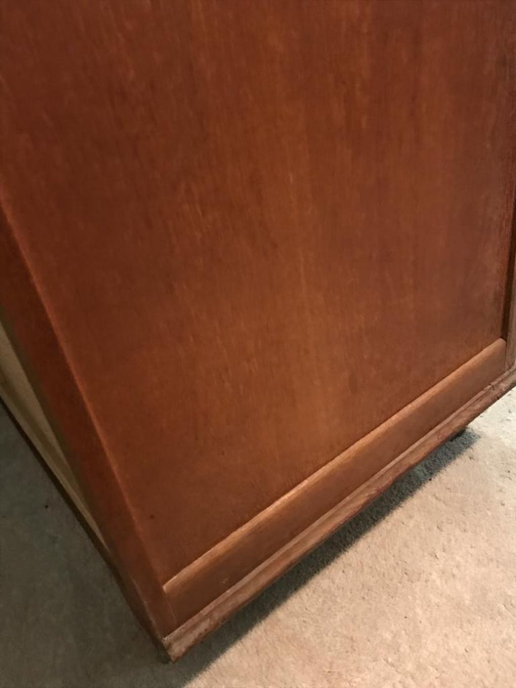 Sliding-door cabinet