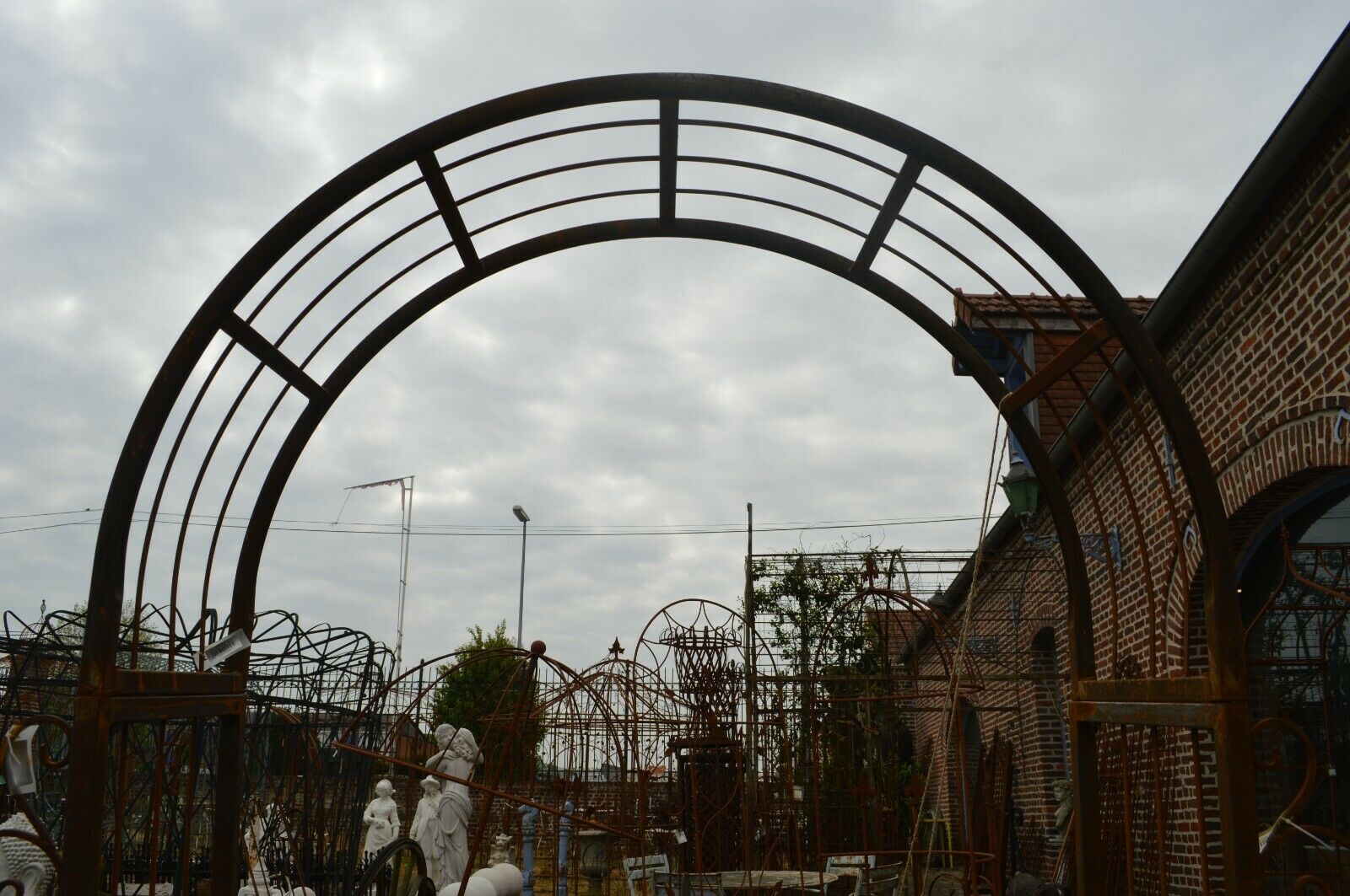 Arche de jardin avec portillon en fer forgé