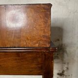 Wooden lady's desk says "happiness of the day"