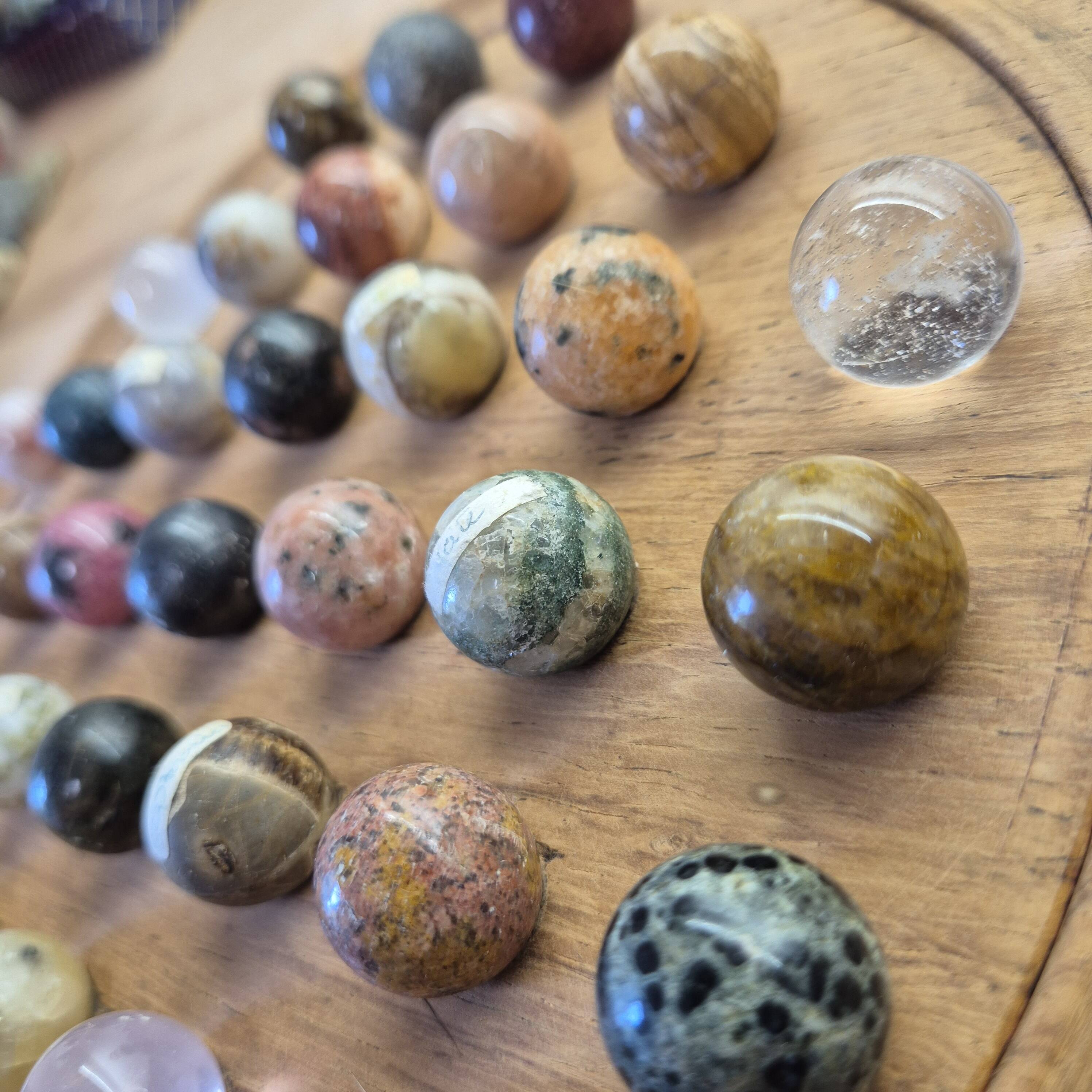 Jeu de solitaire en bois et pierres semi-précieuses