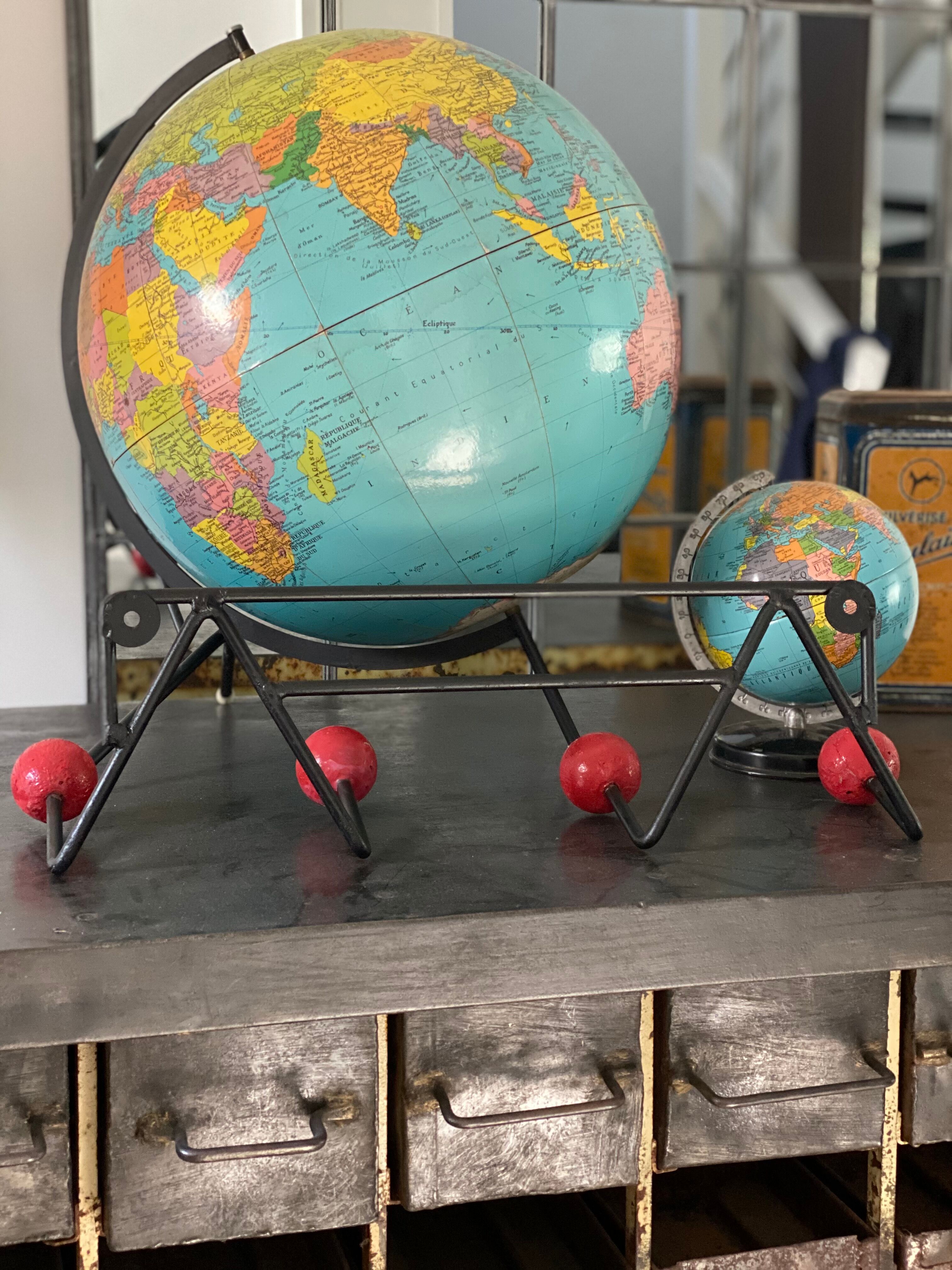 Wall coat holder vintage red balls