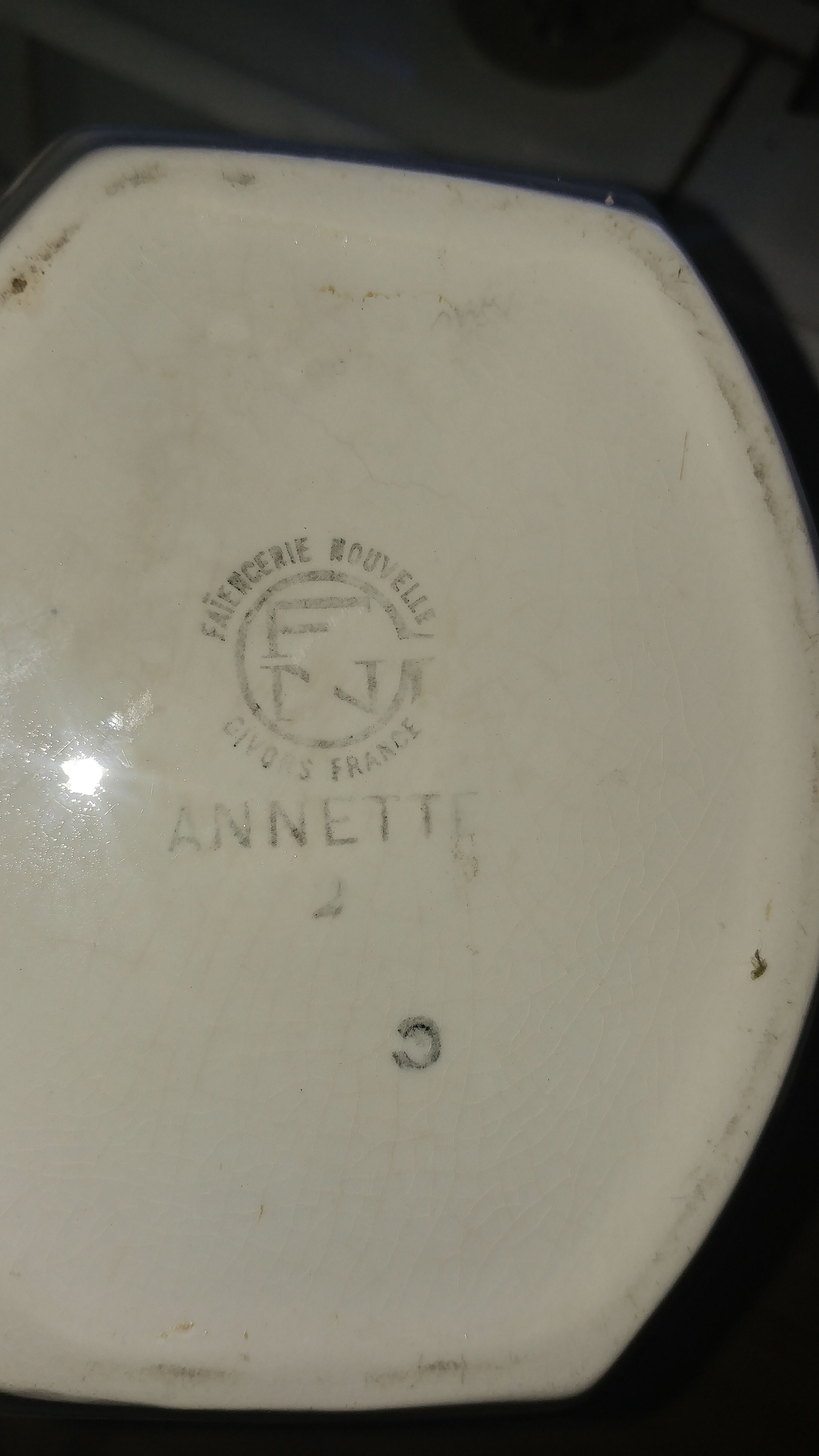 Pot à farine ancien