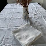 Nappe et 12 serviettes brodées et monogrammées