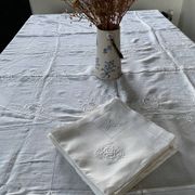 Nappe et 12 serviettes brodées et monogrammées
