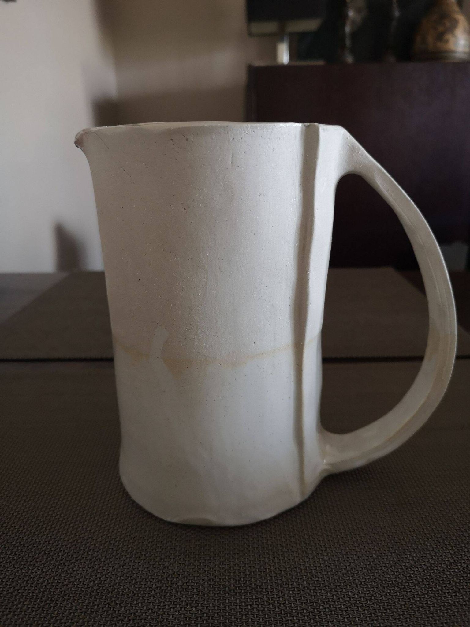 Pichet en terre cuite beige - Travail artisanal