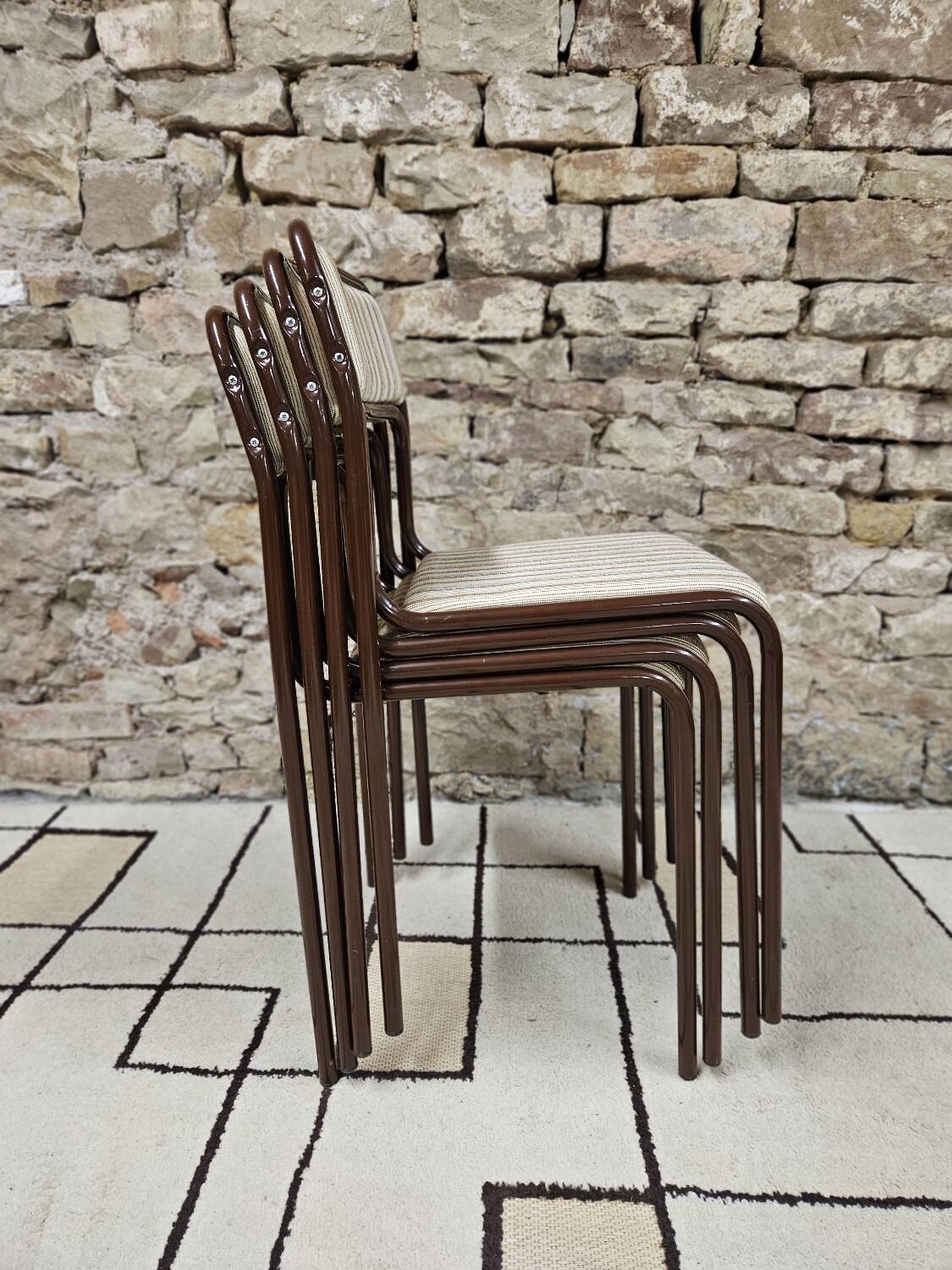 Set of 4 vintage stackable chairs 1980