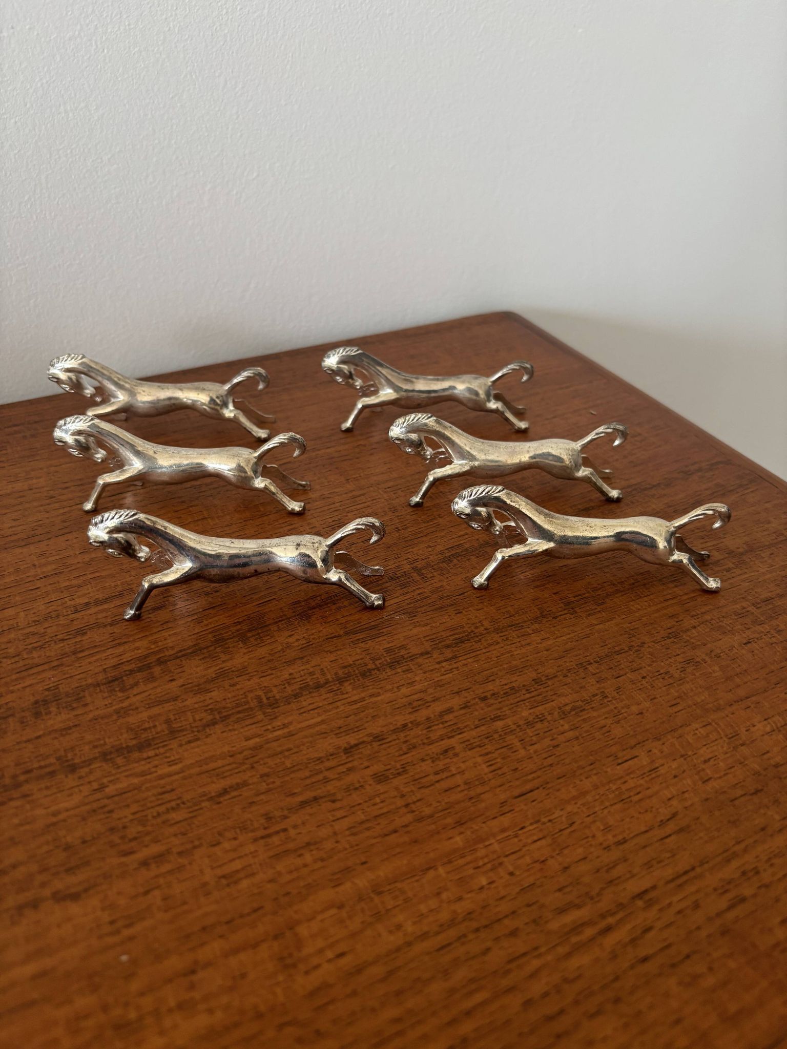 Set of 6 vintage galloping horse knife rests in silver-plated metal.