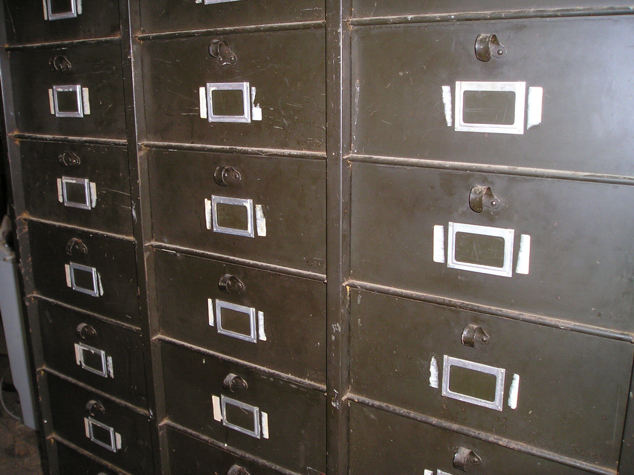 Furniture old metal riveted 30 drawers valve strafor