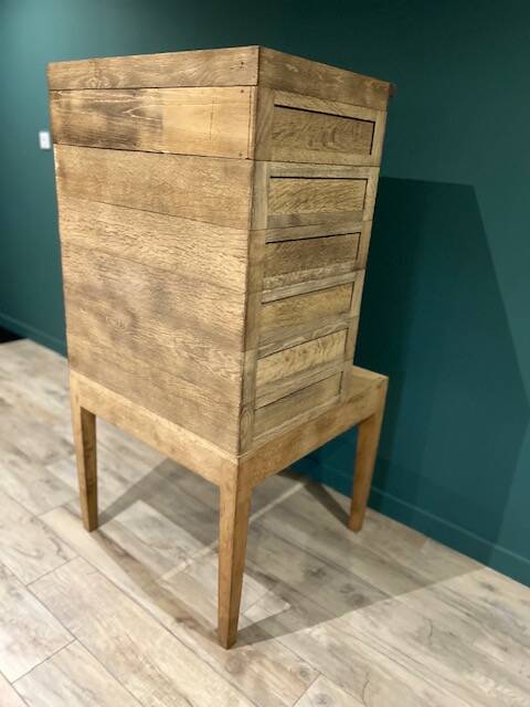 Shannon square table and 24-compartment business unit set