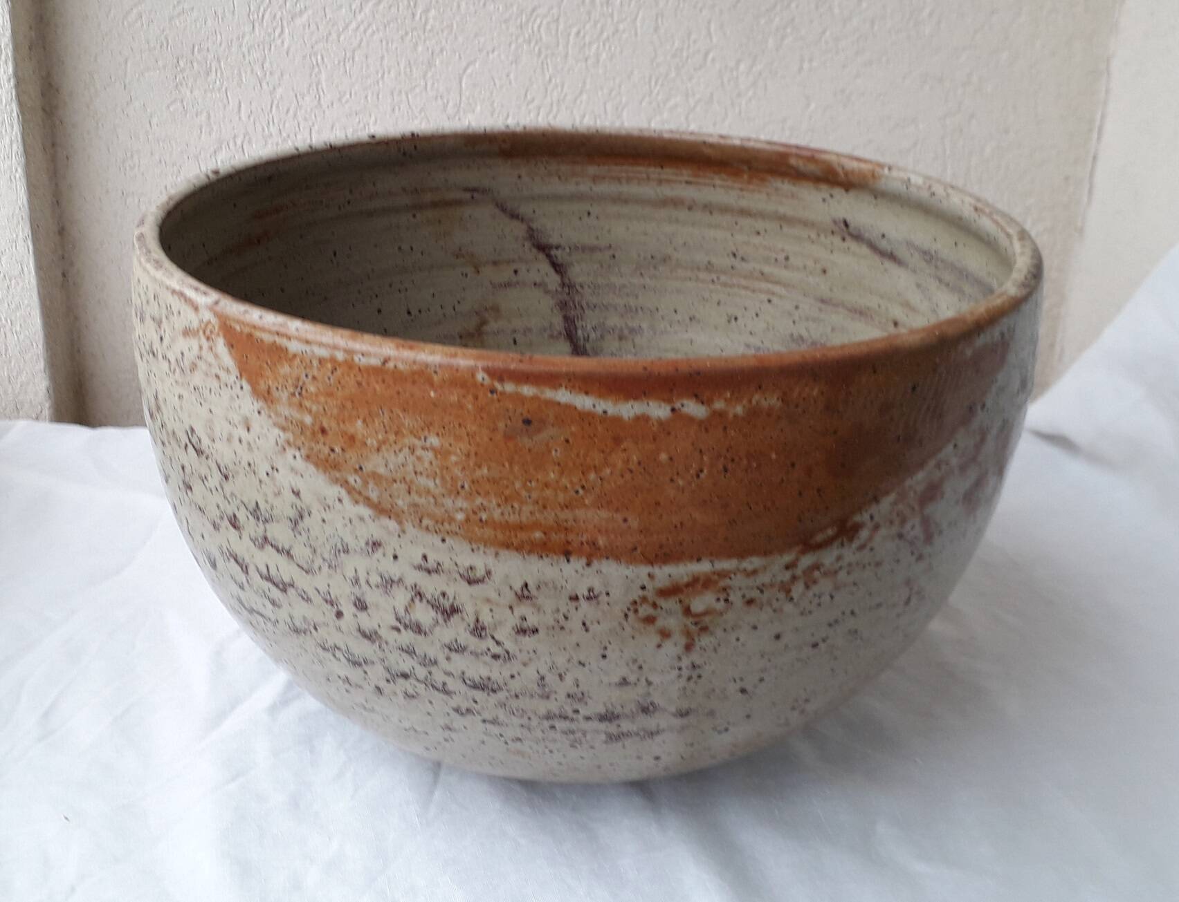 Stoneware salad bowl