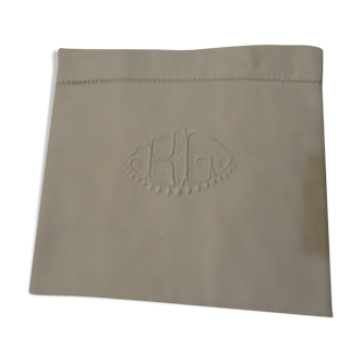 Taie d'oreiller brodée de jours + monogramme BL