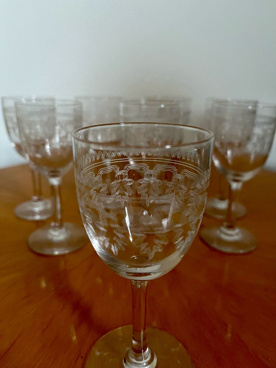 Verres à pied de bistrot vintage