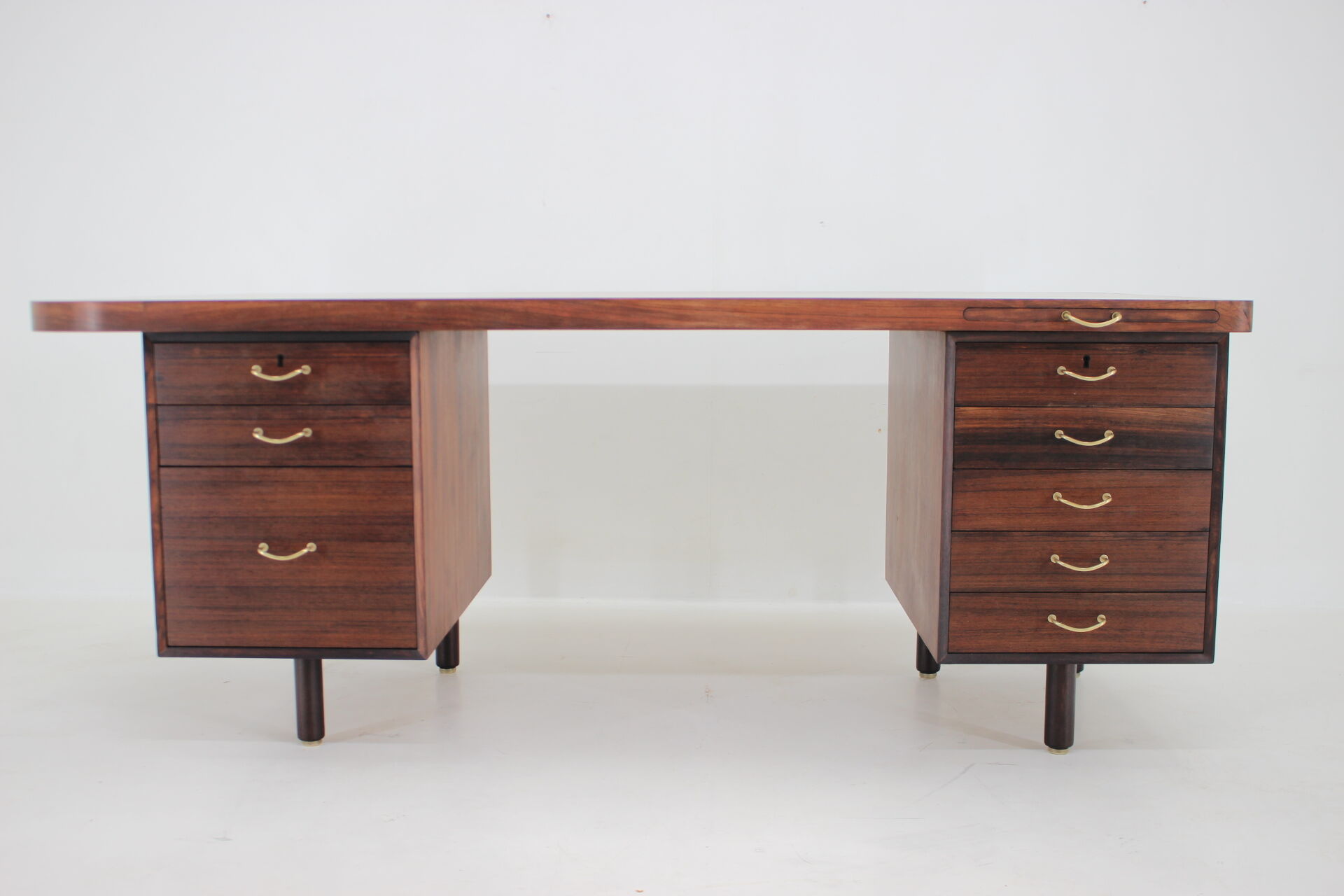 1960s Large exclusive free standing palisander desk