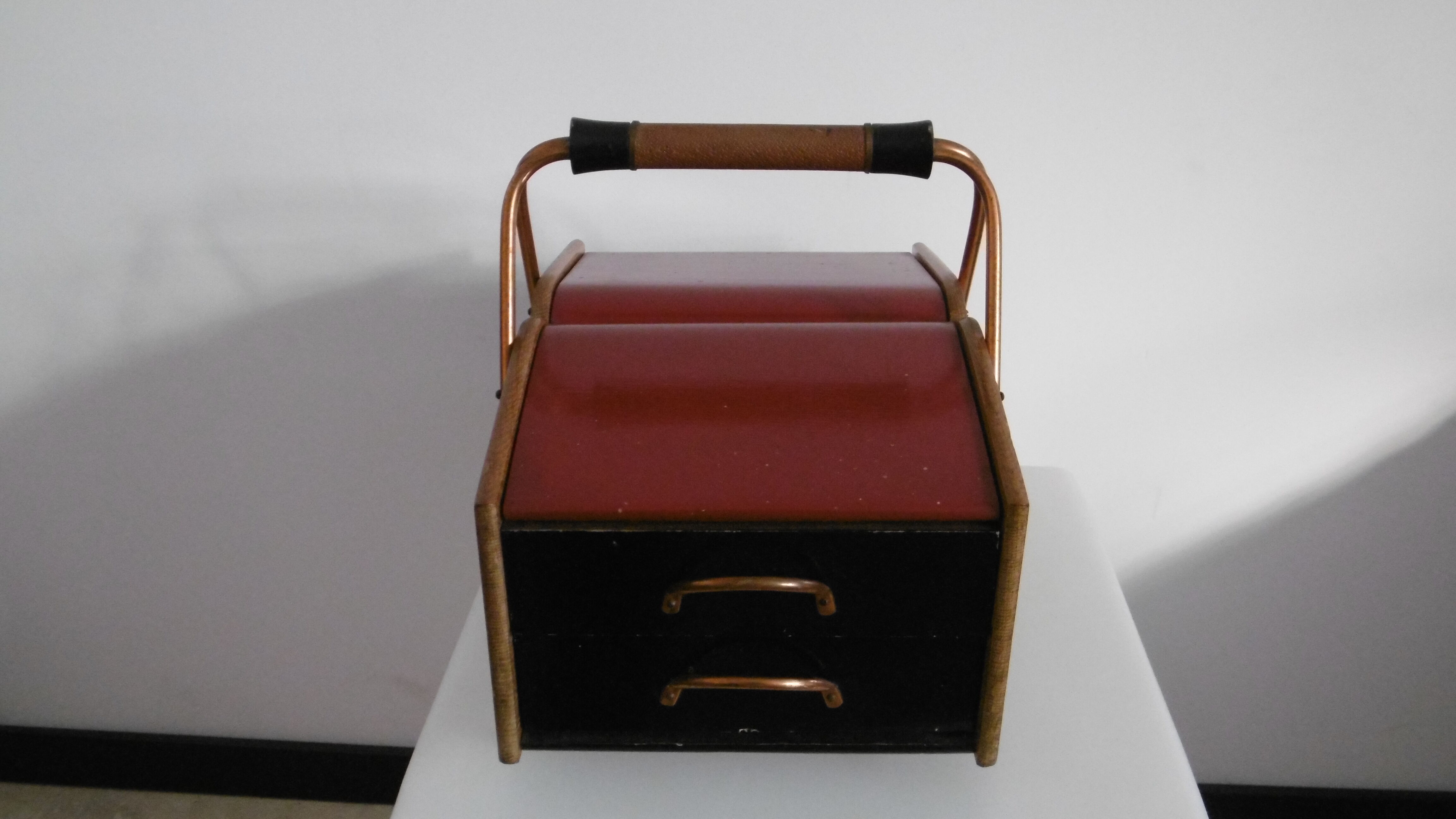 Two-color wood seamstress