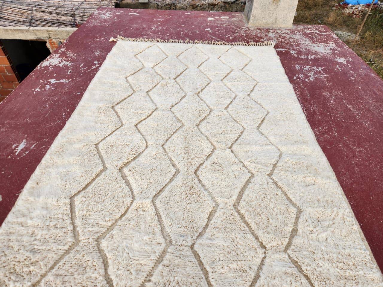 Beni Ouarain rug 300x200 cm – Natural cream wool – Diamond pattern in tone