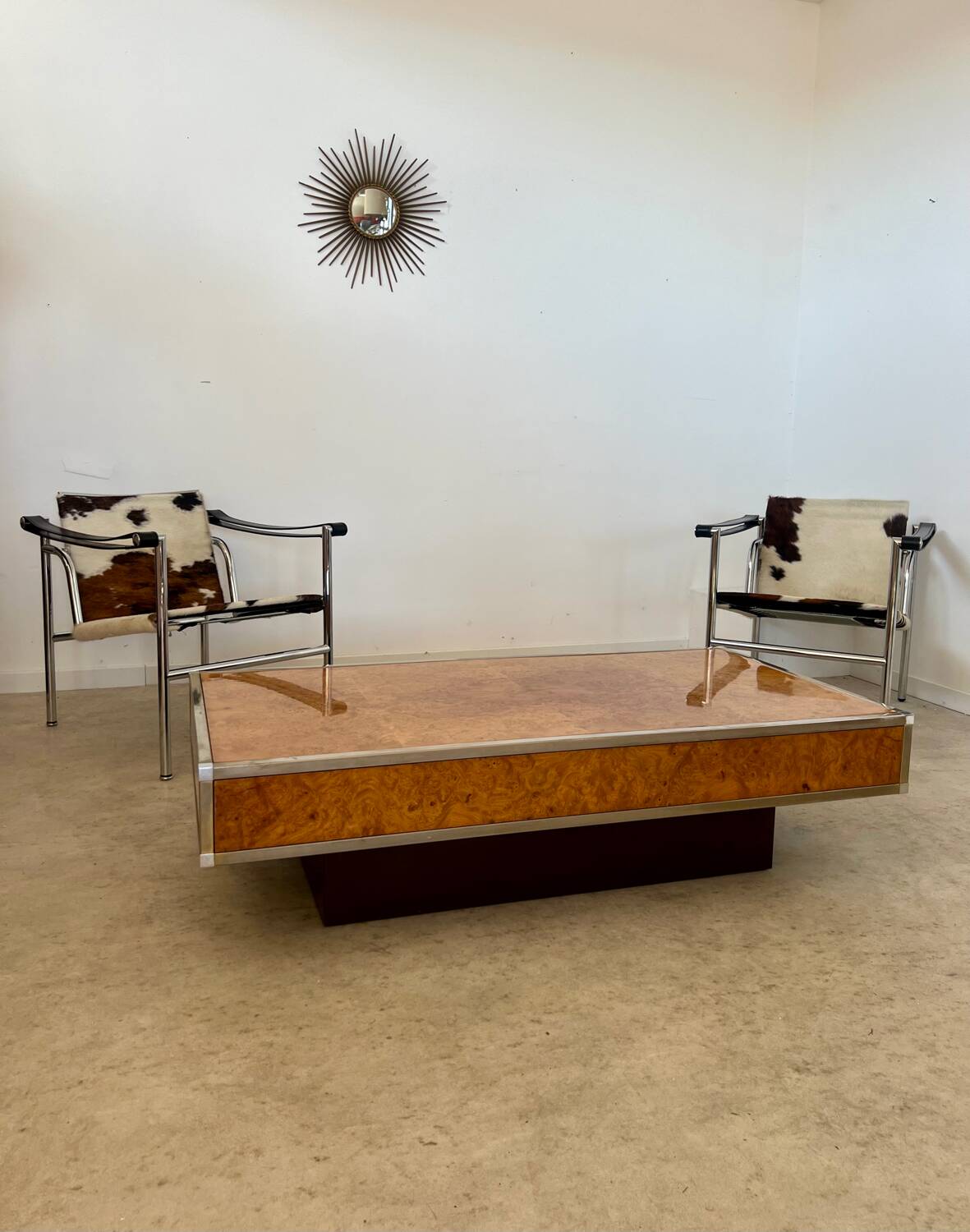 Old Italian design coffee table from the 70s in elm burl and metal / Willy Rizzo