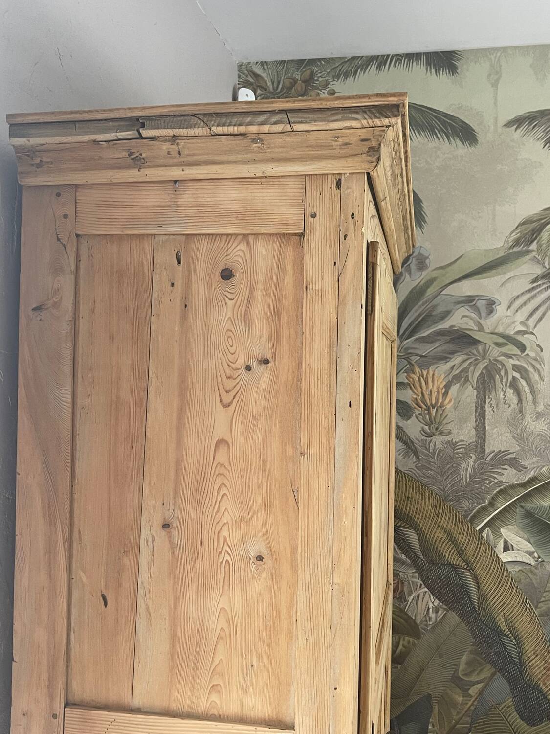 Raw wood bonnetière