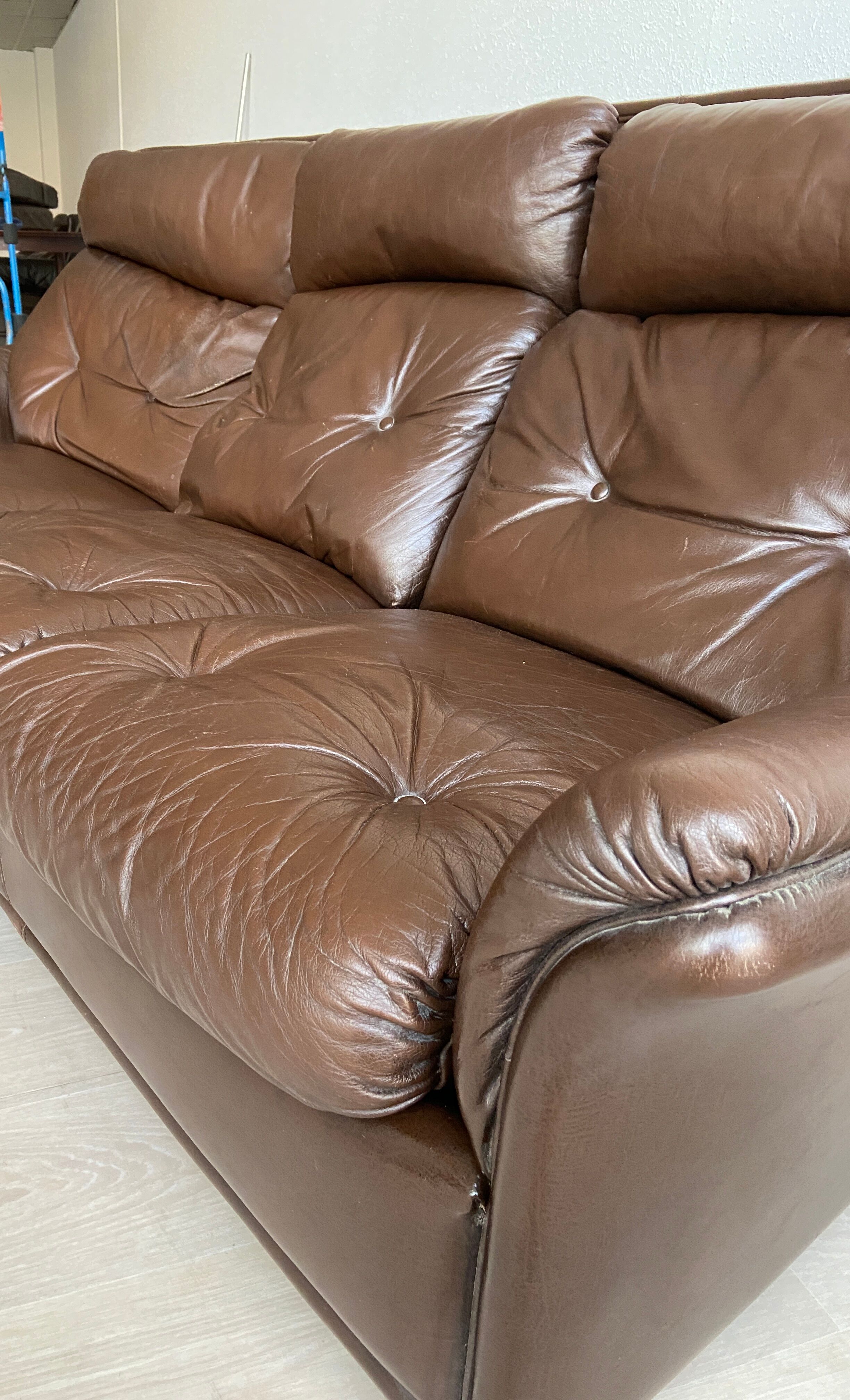 Vintage leather sofa Jacques Coulon 1960s