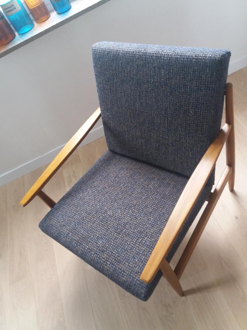 Fauteuil scandinave bleu