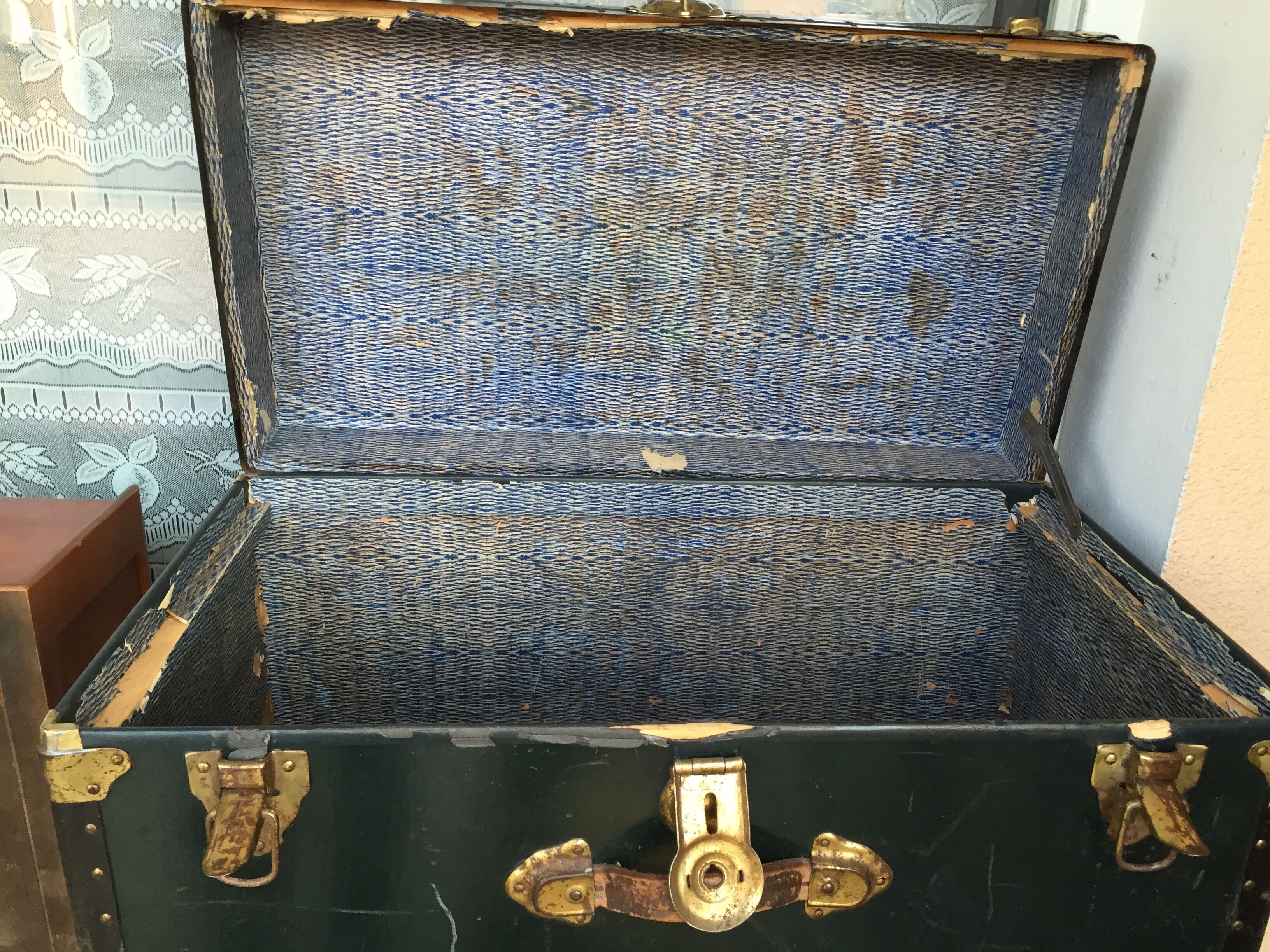 Malle ancienne en bois