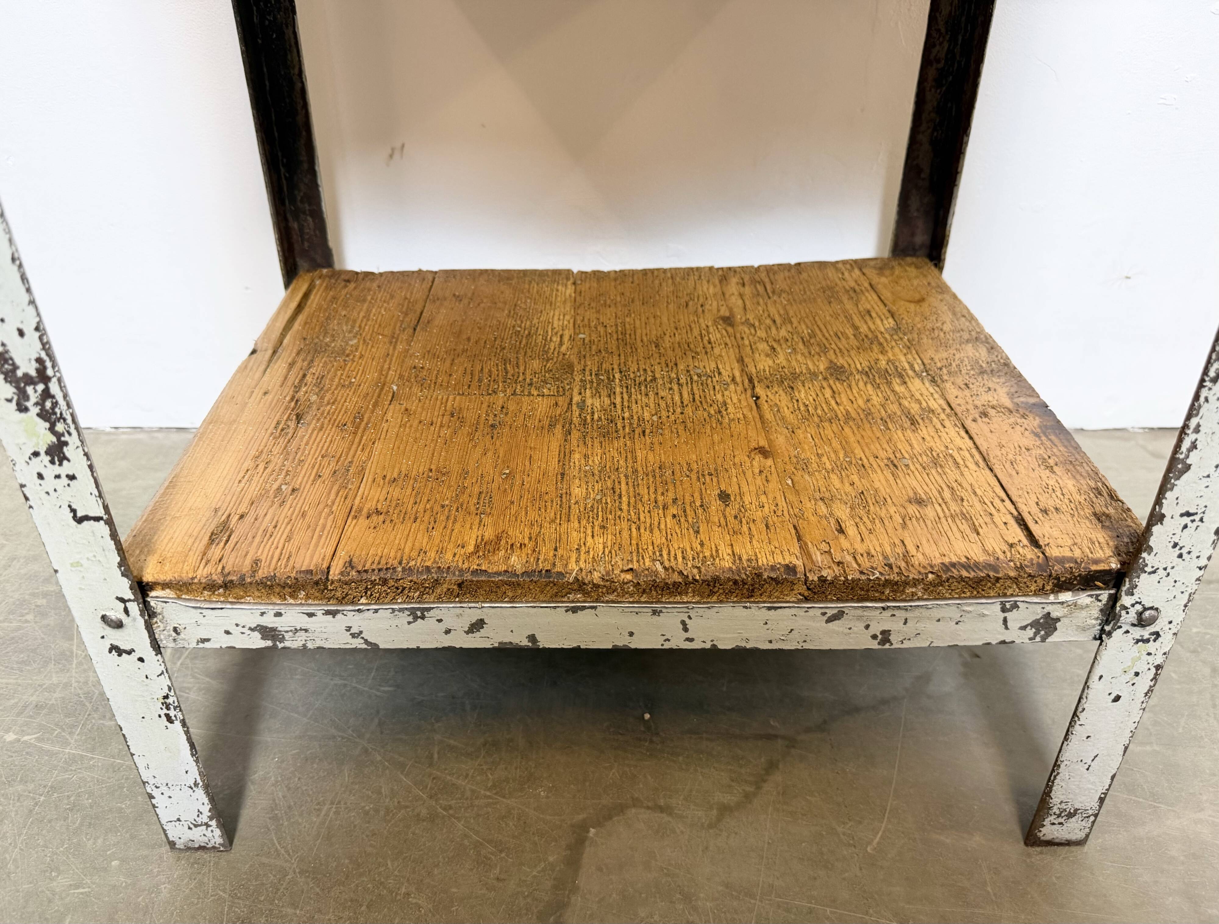 Commode en fer industriel gris, années 1950