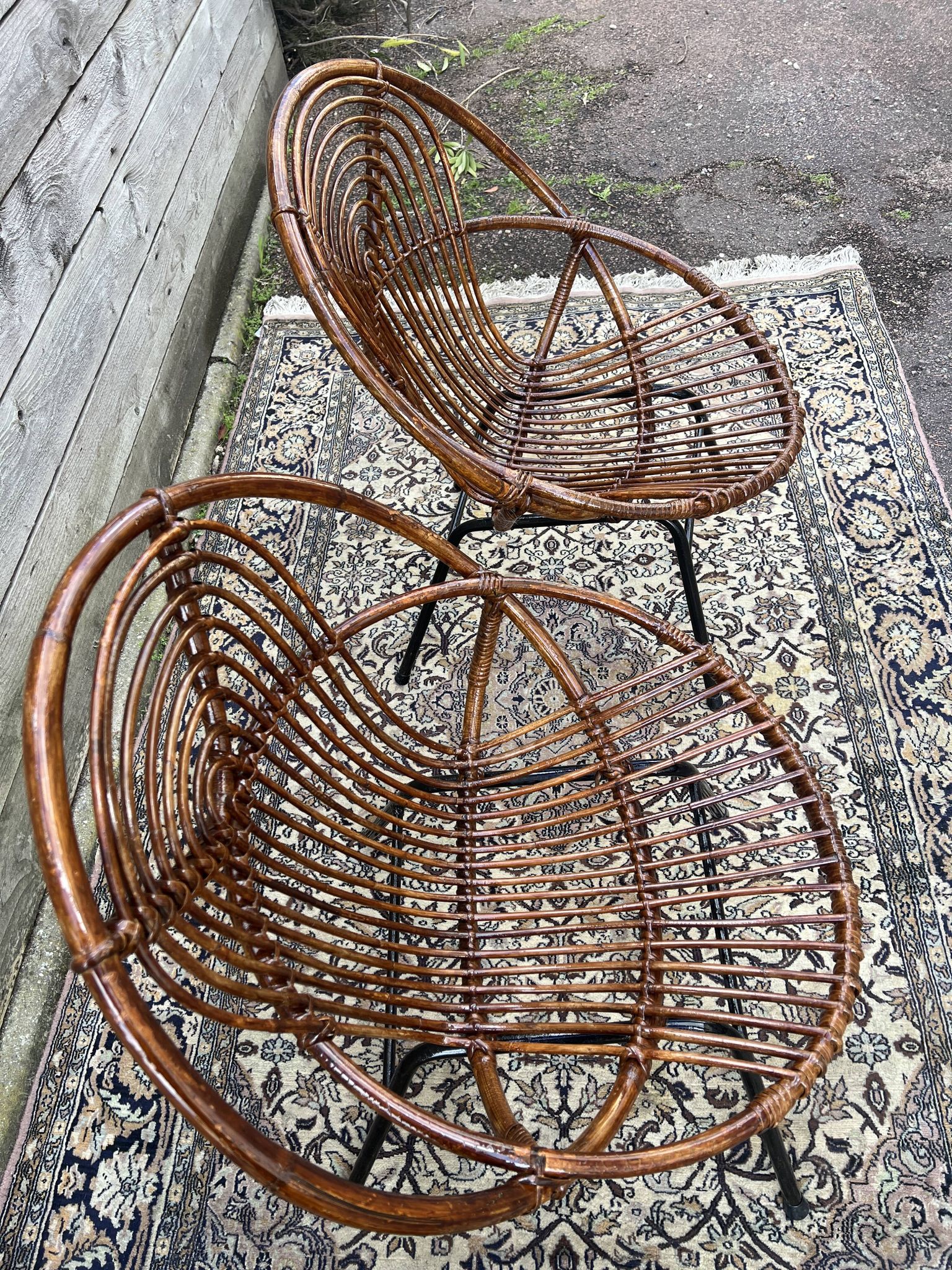 Paire de fauteuils en rotin, pieds métal CIRCA 1950