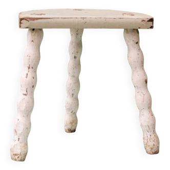 Tripod stool, twisted legs