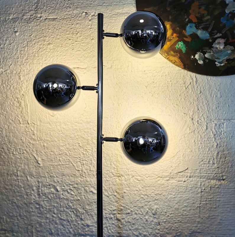 Floor lamp "eye ball" tulip foot