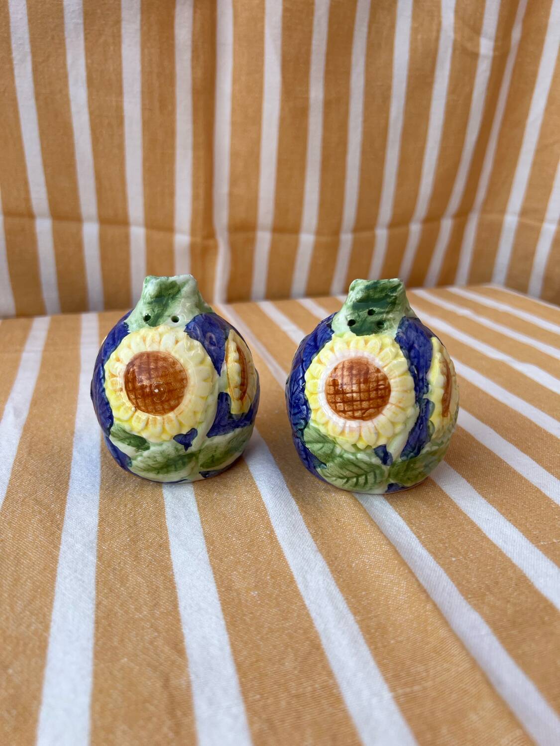 Salt and pepper shaker set