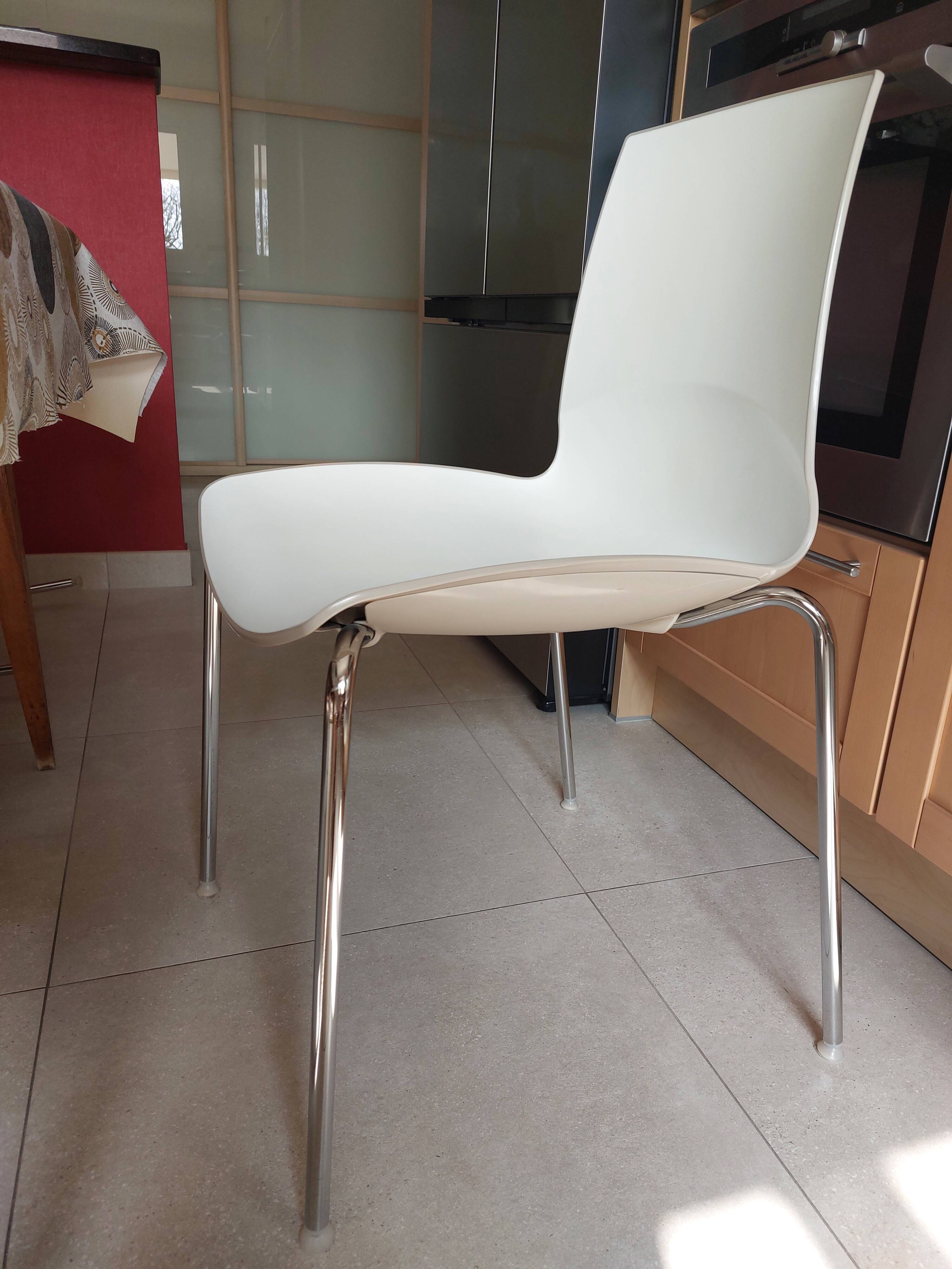 5 chairs NOW from Sandonà and Sandrin for INFINITI