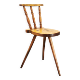 Chaise folklorique primitive en hêtre massif, Tchécoslovaquie, années 1940