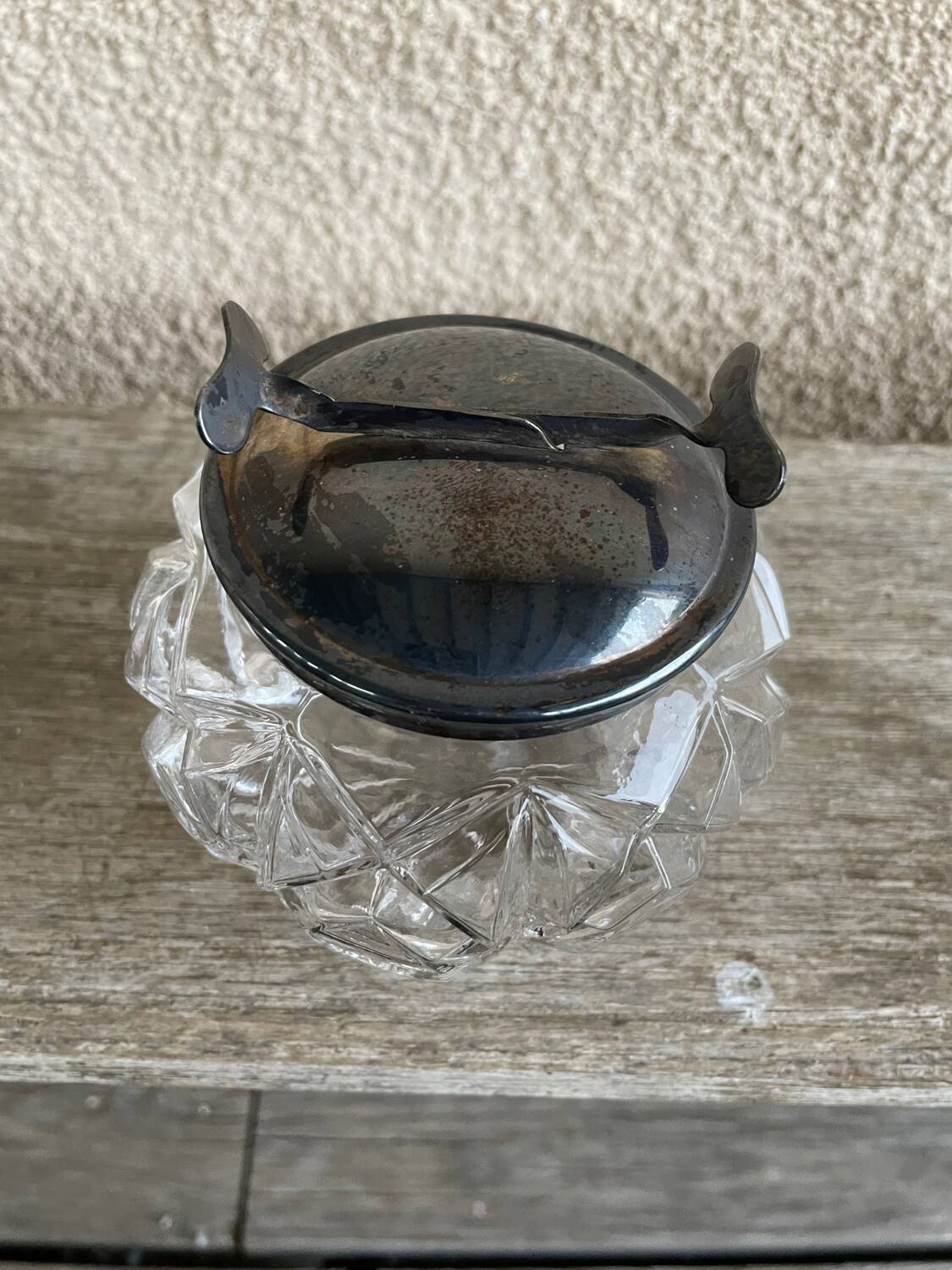 Pot à sucre ancienne avec pince à sucre intégrée