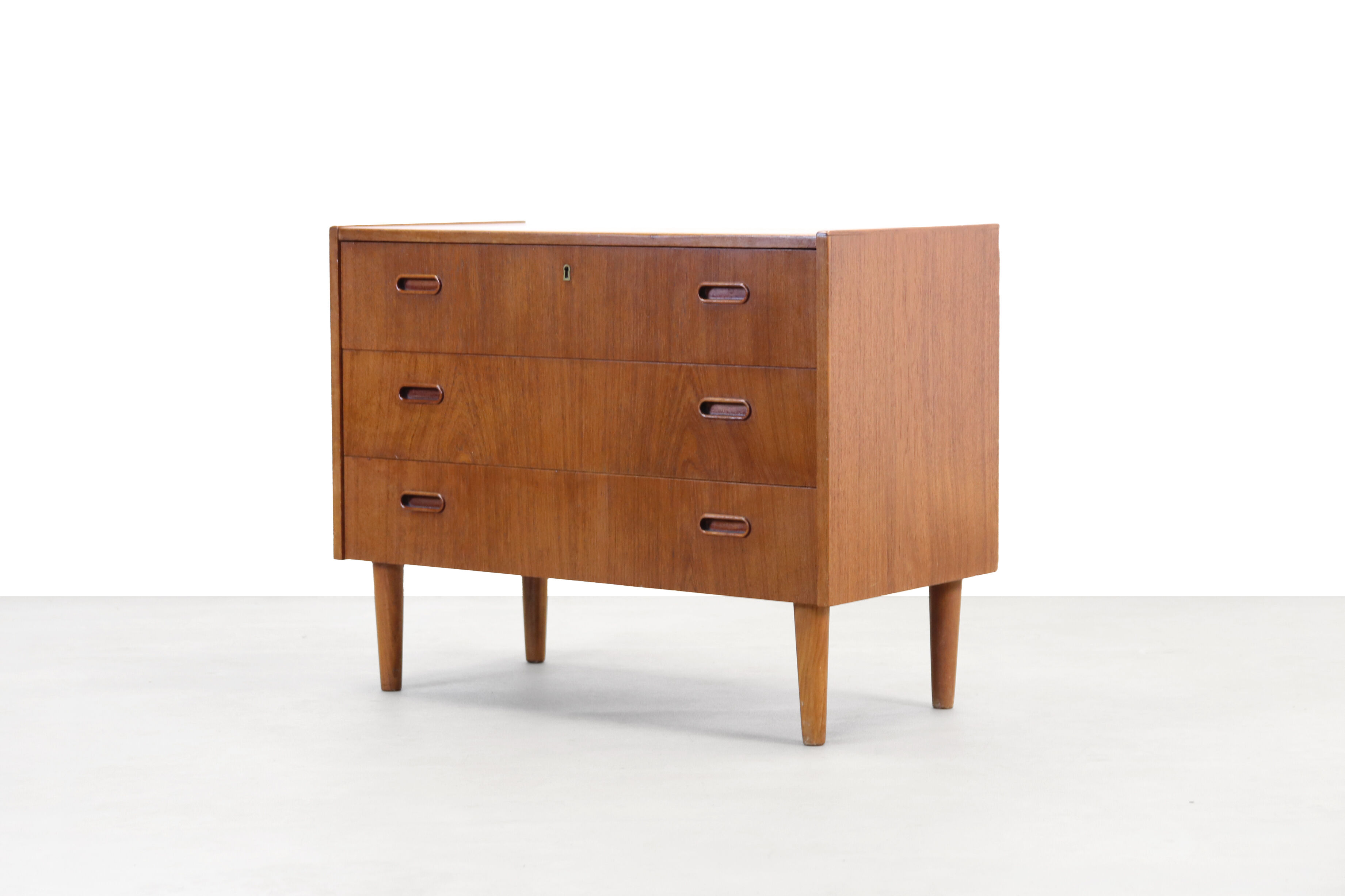 Vintage teak Danish design chest of drawers