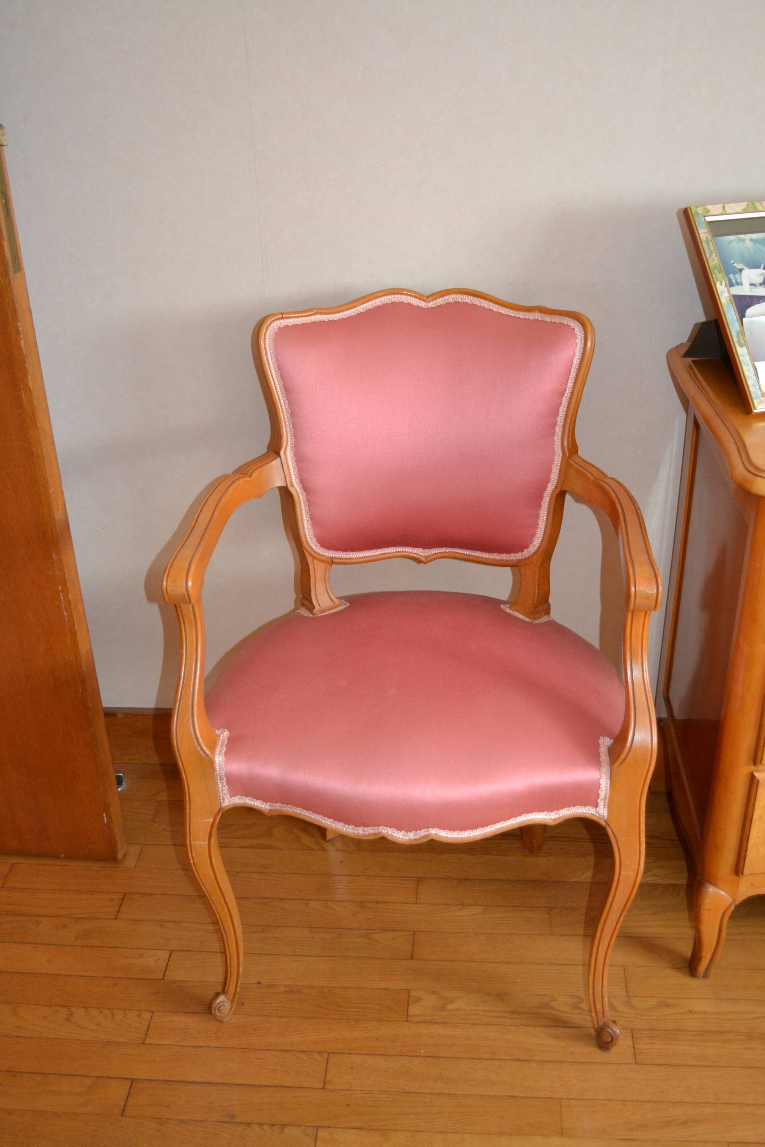 Cabriolet armchair in cherry wood and fabric