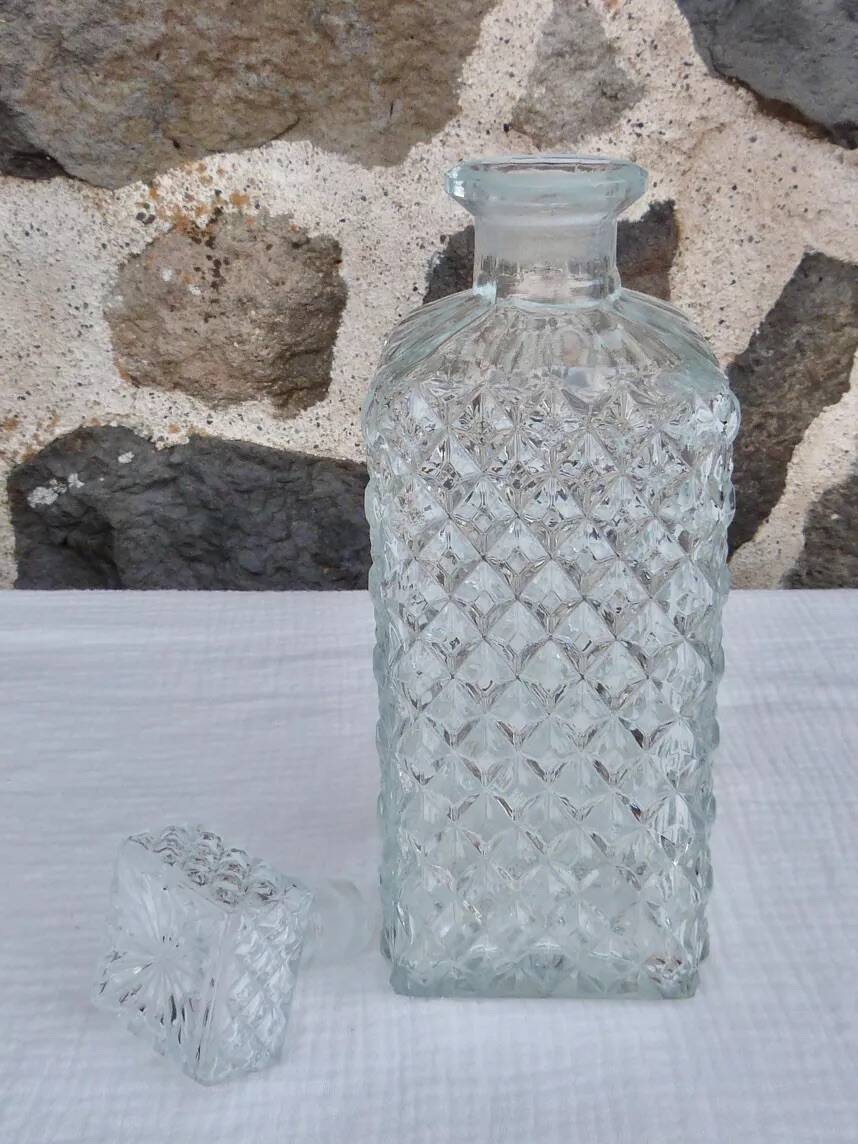 Glass whiskey decanter