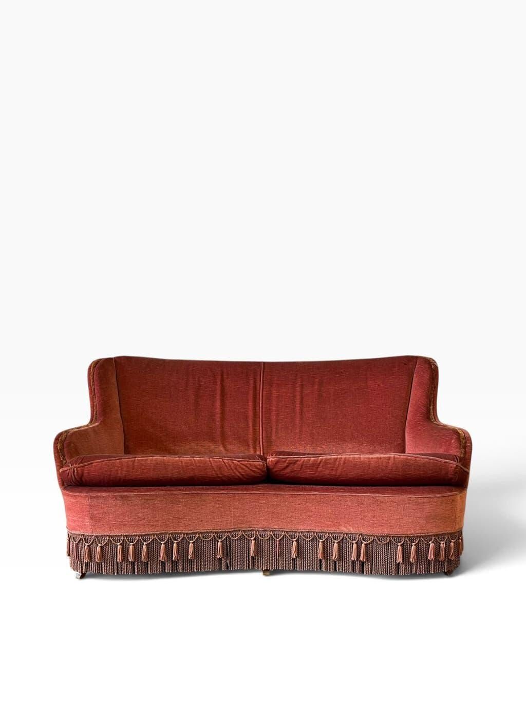 Vintage two-seater armchair in powder pink velvet with fringes.