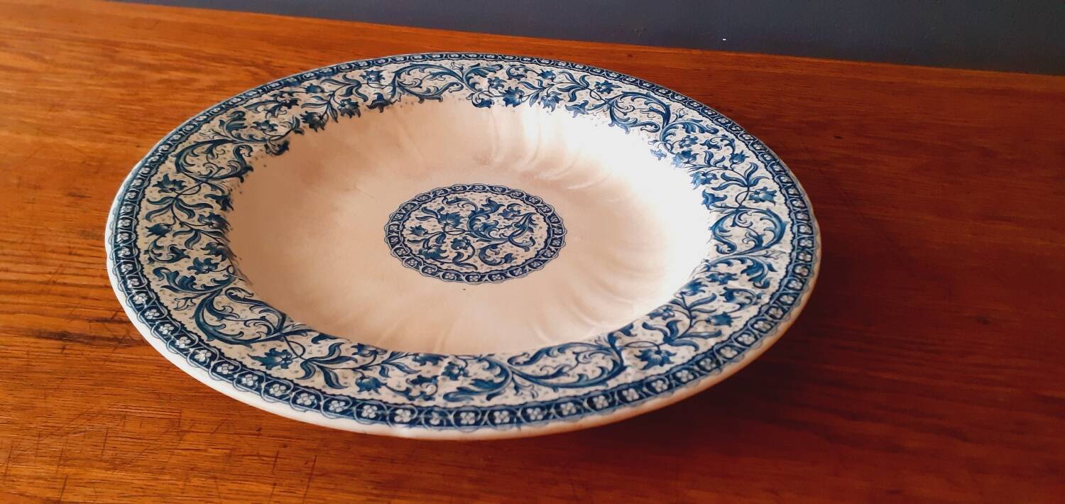 Gien earthenware hollow serving dish circa 1880