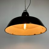 Lampe d’usine industrielle en émail noir avec dessus en fer, années 1960