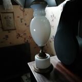 Vintage lamp with white opaline foot