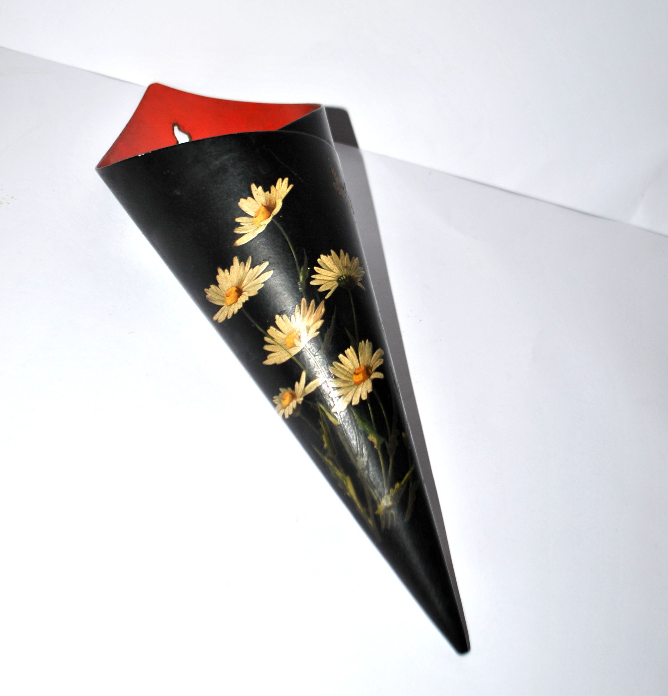 Cornet vase in "Chinese lacquer" floral Napoleon III black and red