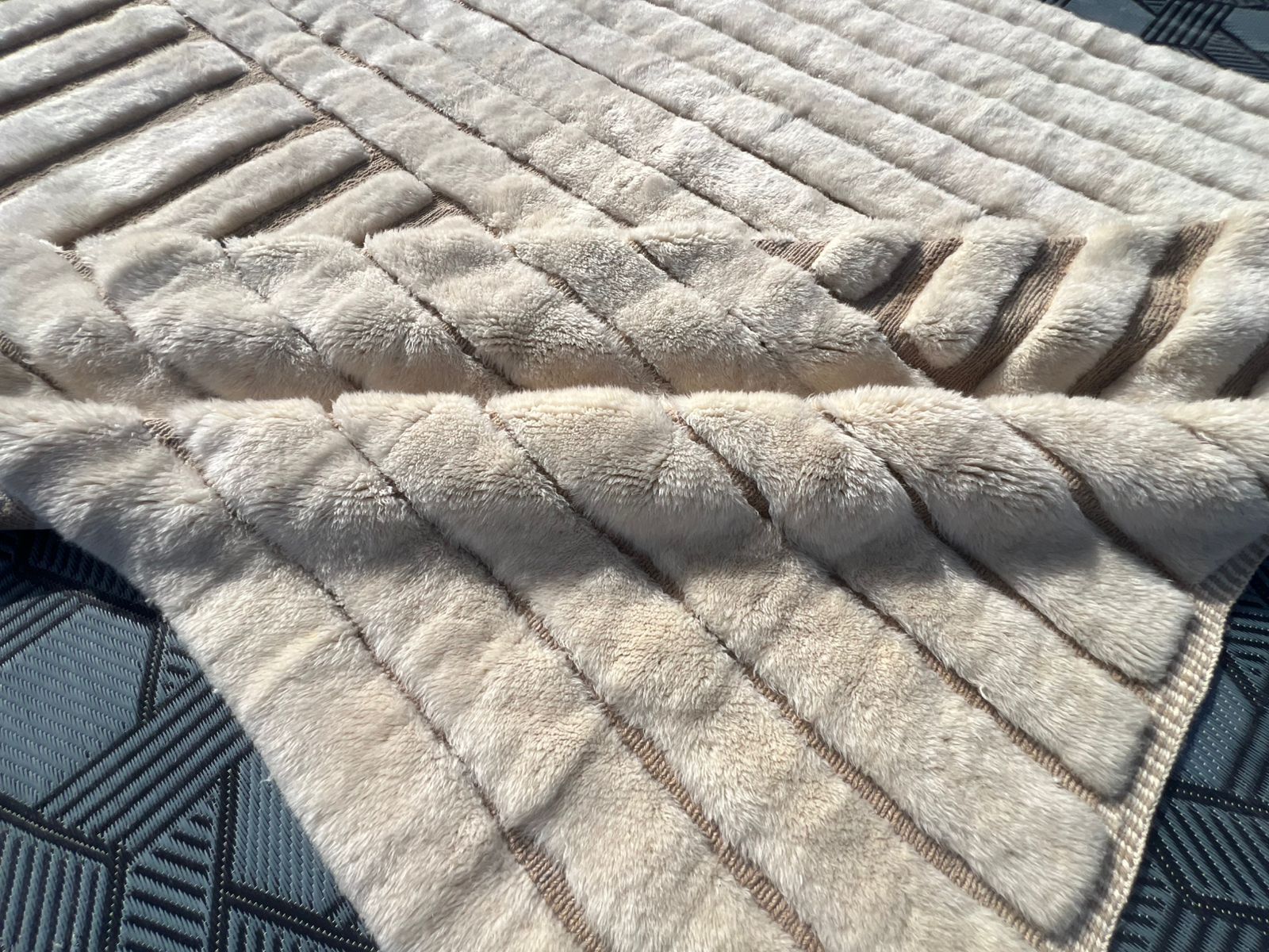 Beni Mrirt Moroccan Rug 400x300 cm – Natural wool – Geometric design