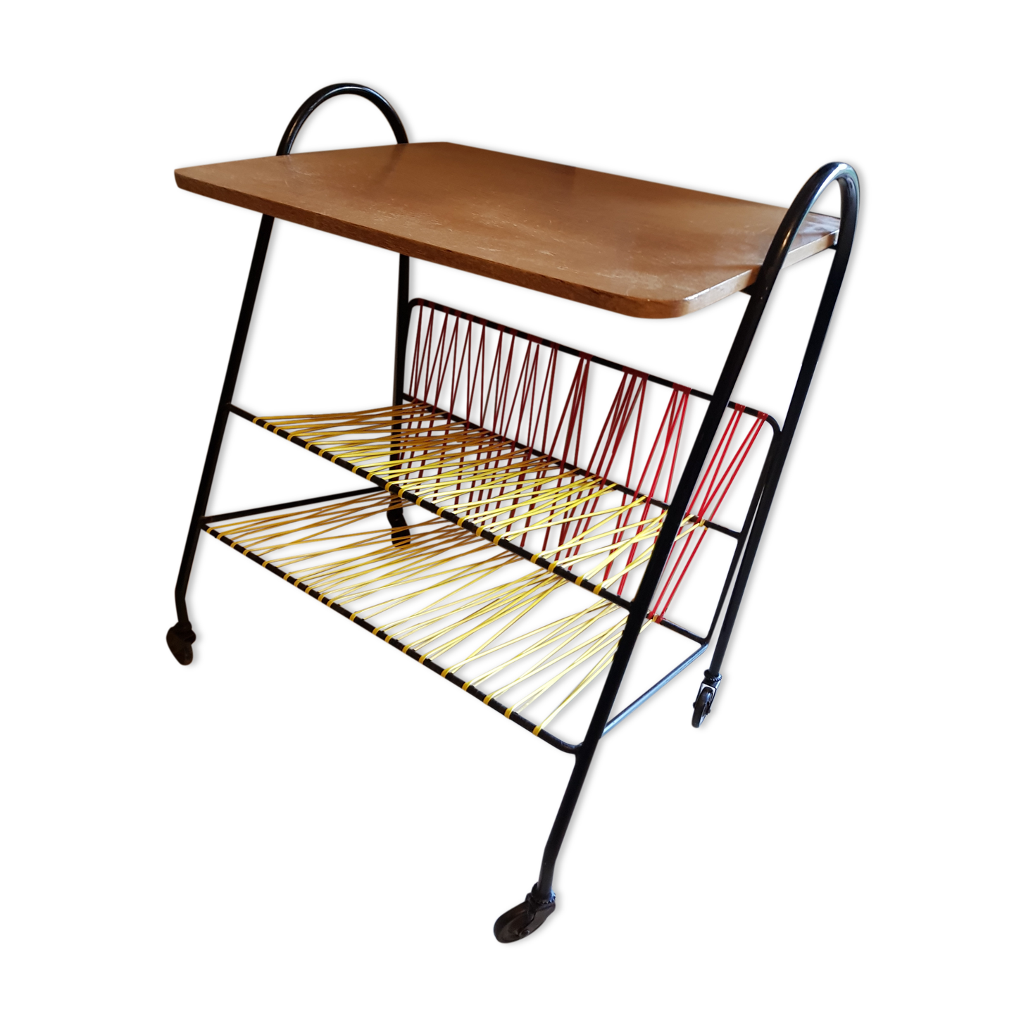 Serving table magazines rack with scoubidou