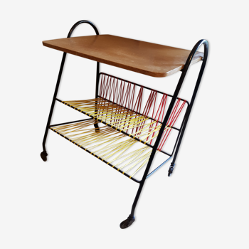 Serving table magazines rack with scoubidou