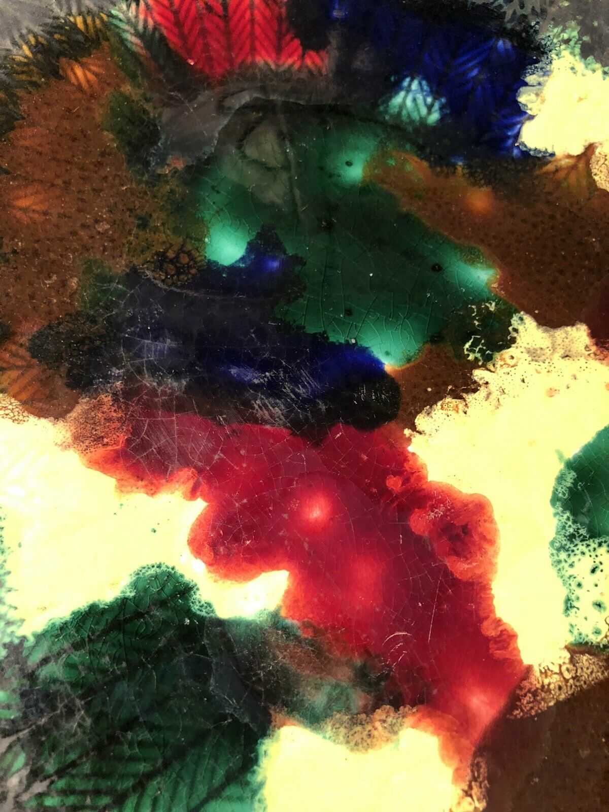 Enamelled ceramic dish