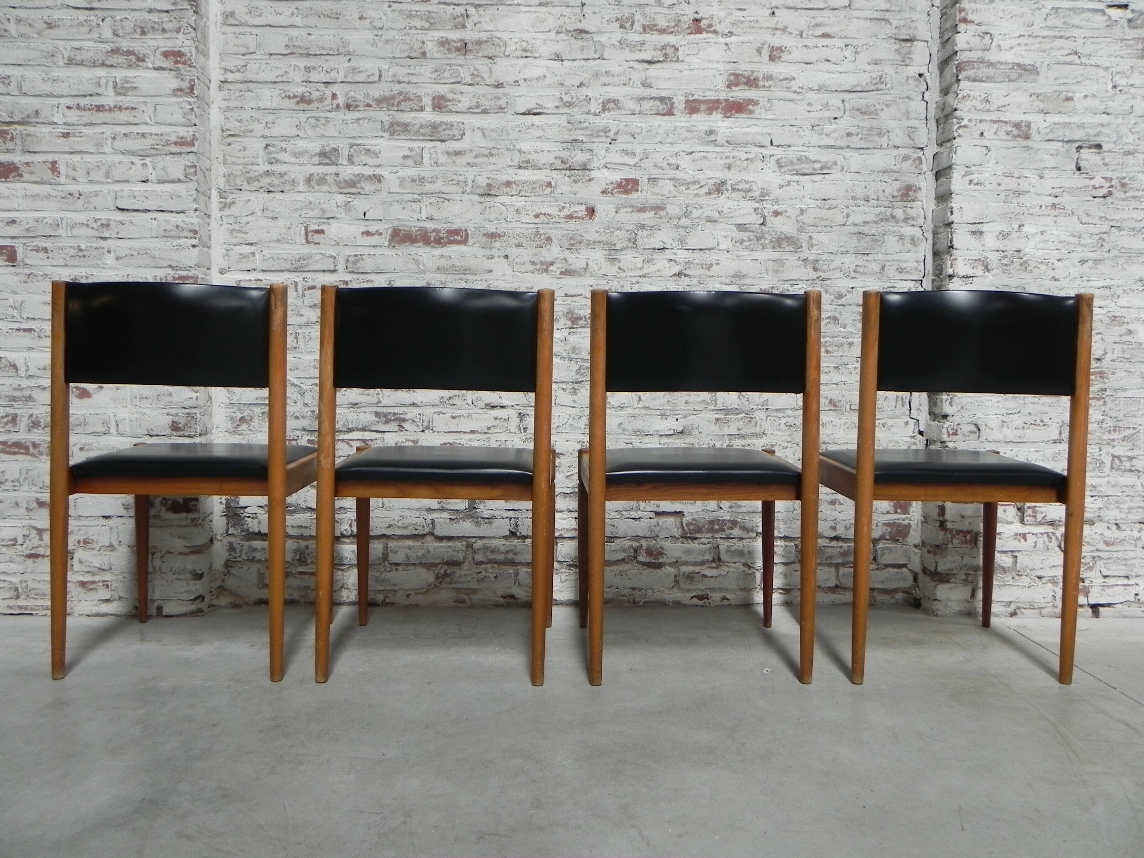 4 vintage chairs upholstered with skai