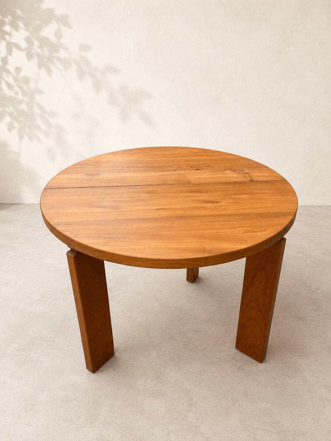 Large extendable table from Maison Regain in solid elm.